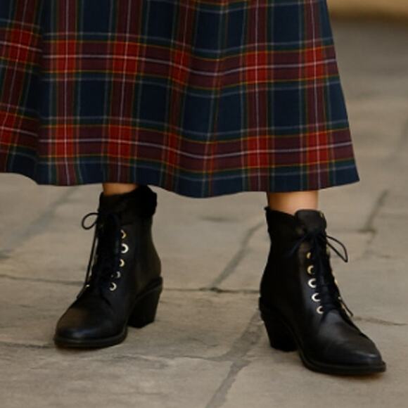 Kelsi Dagger SZ 8 Geuine Leather Black Lace-Up-Ankle Booties - Picture 1 of 9